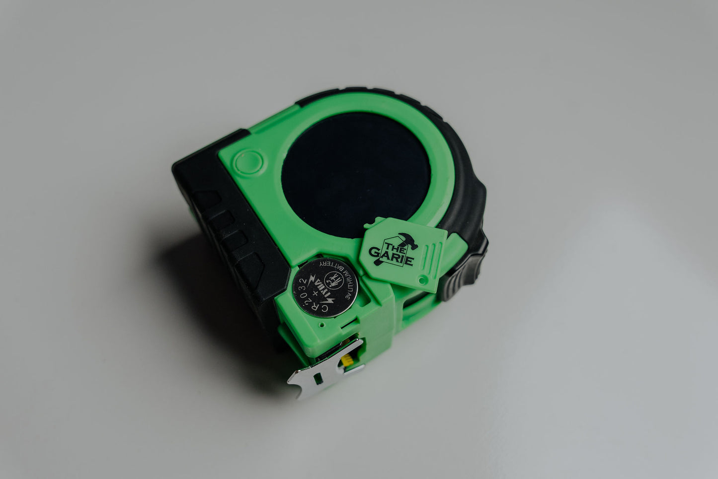 THE GARIE 8M LCD TAPE MEASURE