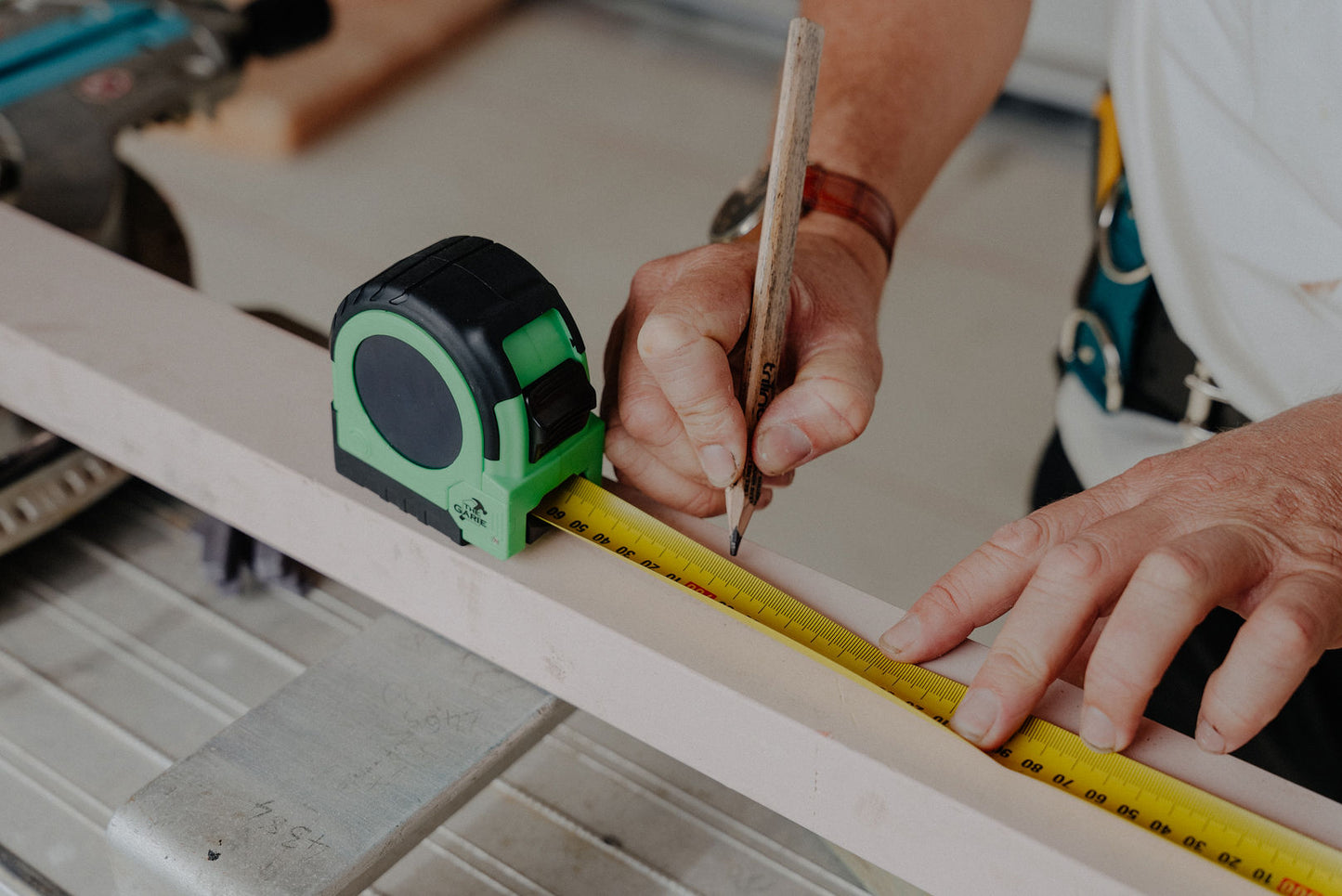 THE GARIE 8M LCD TAPE MEASURE