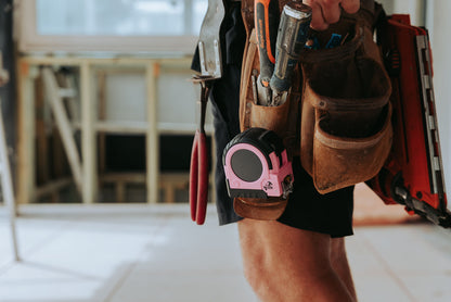 THE SUZIE 8M LCD TAPE MEASURE