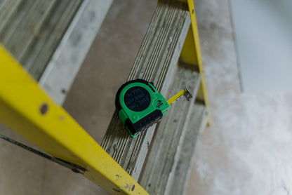 THE GARIE 8M LCD TAPE MEASURE