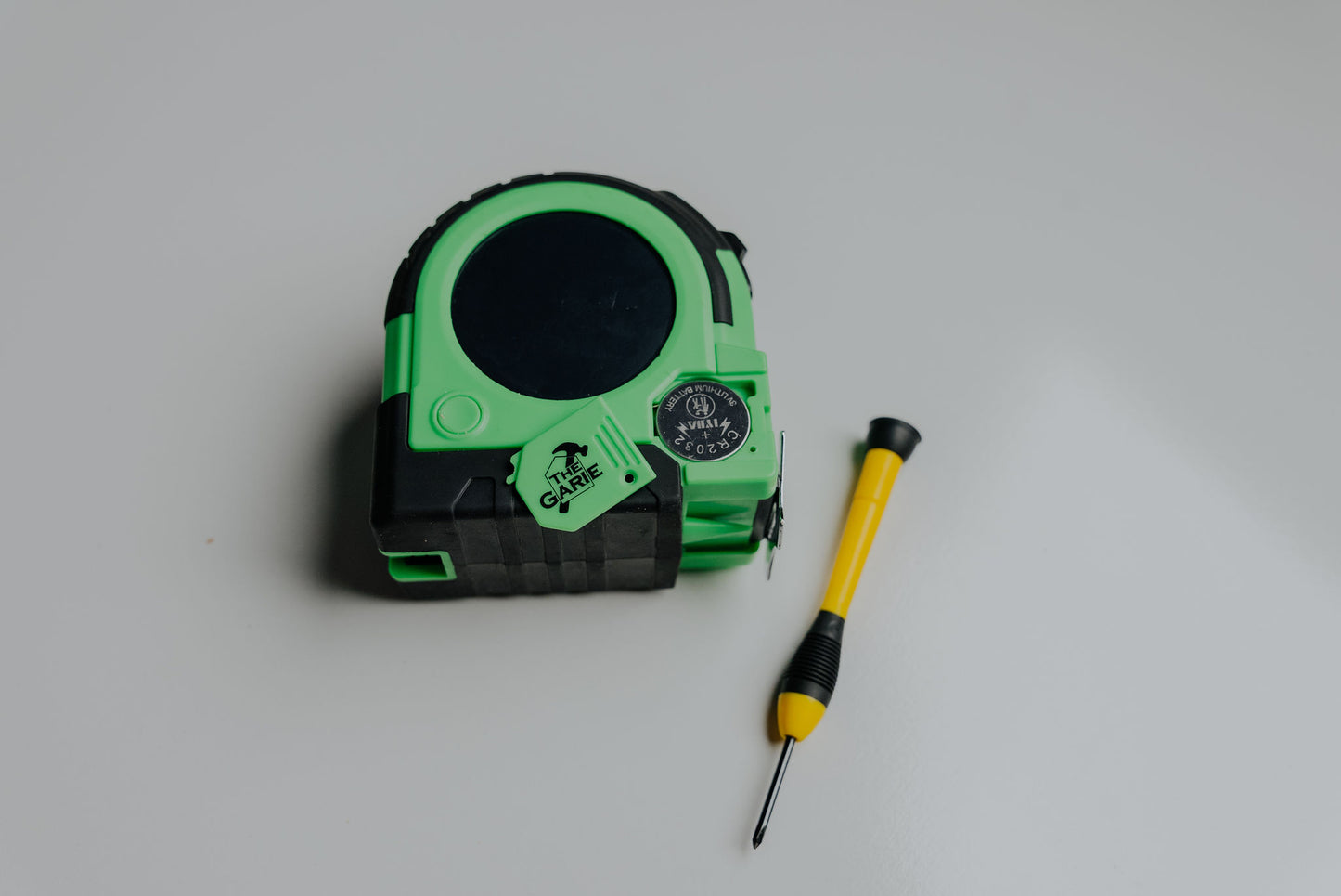 THE GARIE 8M LCD TAPE MEASURE